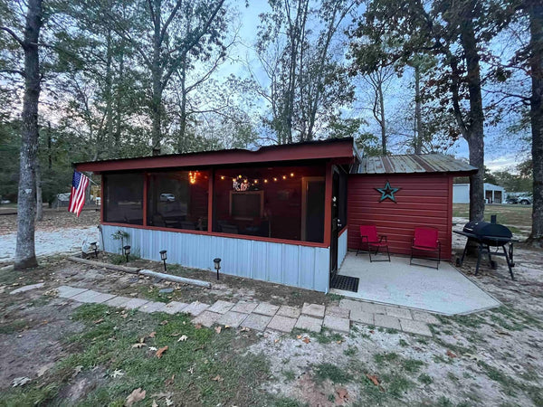 Cabin under the pines of the Angelina National Forest